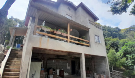 Sobrado à venda com 3 quartos, sendo 1 suíte,  em Serra da Cantareira, Mairiporã, SP