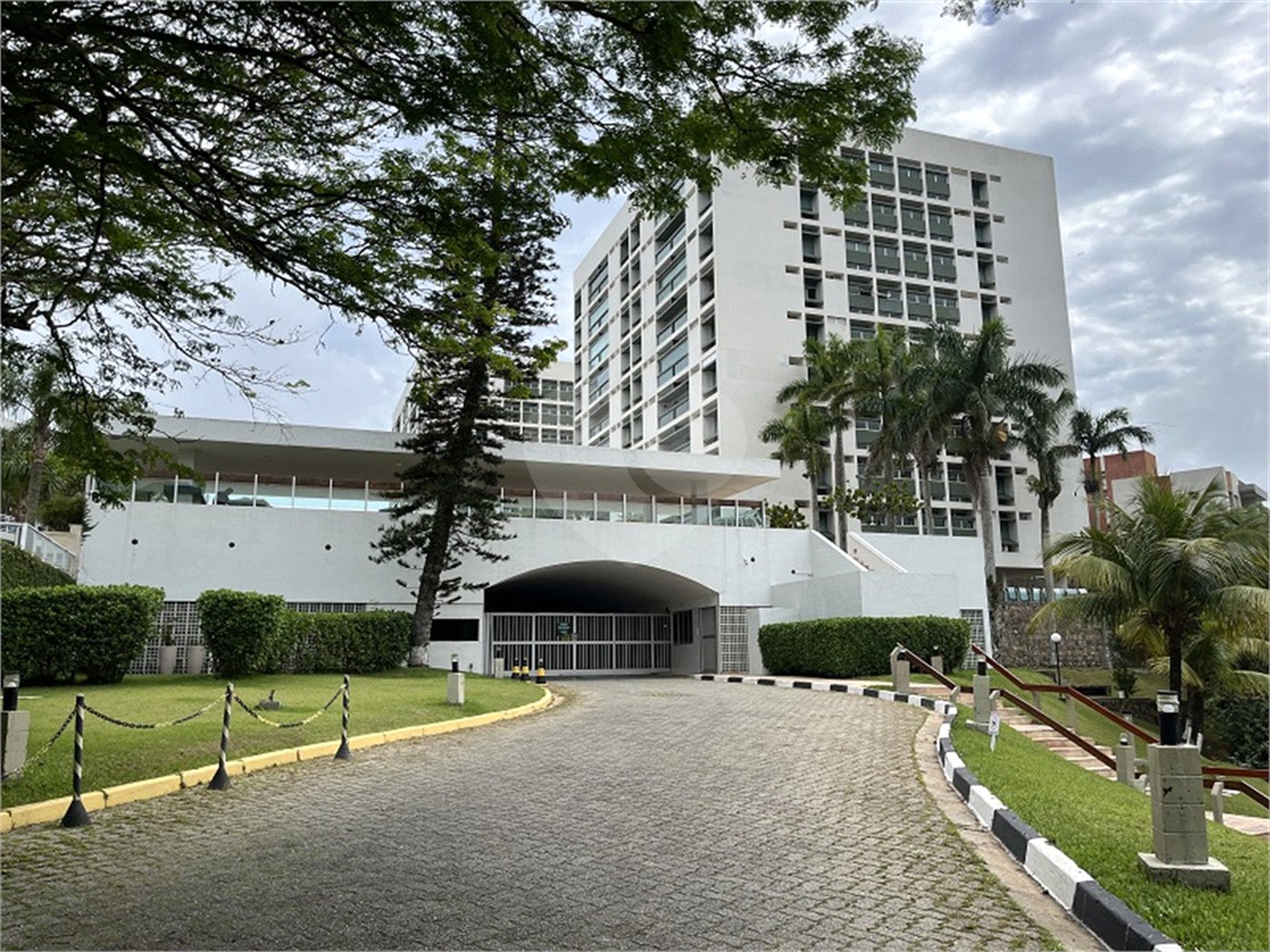 Apartamento à venda ou para alugar com 3 quartos, sendo 1 suíte, em Enseada, Guarujá, SP