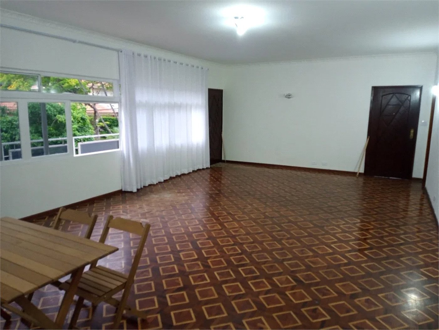 Casa Térrea à venda ou para alugar com 3 quartos, sendo 1 suíte,  em Caxingui, São Paulo, SP