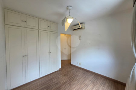 Apartamento à venda com 3 suítes em Vila Uberabinha, São Paulo, SP