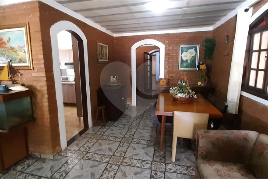 Casa à venda com 3 quartos, sendo 1 suíte, no condomínio Sausalito, Mairiporã - SP
