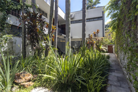 Sobrado à venda com 4 quartos, sendo 2 suítes,  em Vila Morumbi, São Paulo, SP