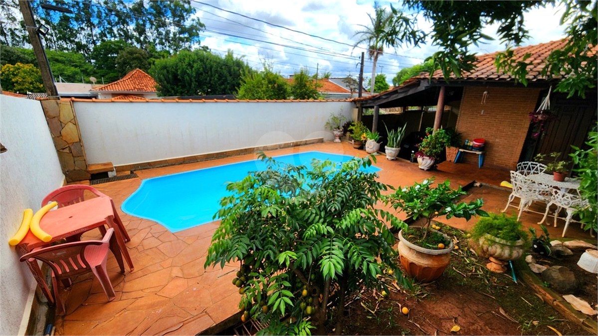 Casa à venda com 4 quartos, sendo 1 suíte, em Jardim Nova Época, Araraquara, SP
