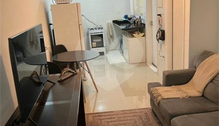 Casa à venda com 2 suítes no condomínio Jd. Avelino II, São Paulo - SP
