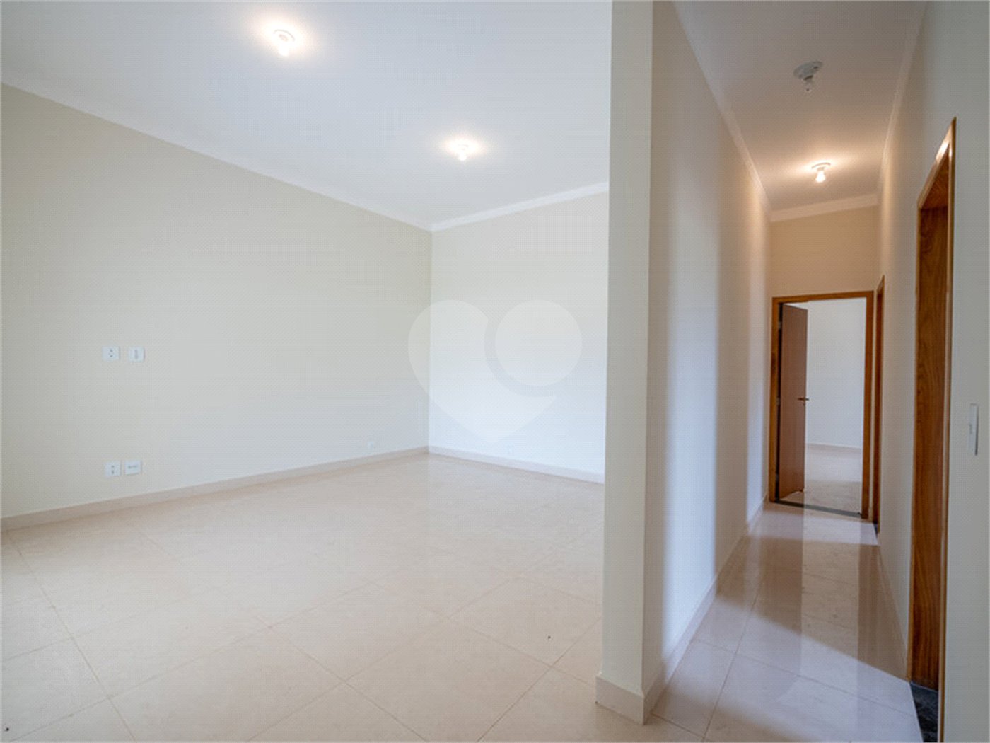 Casa à venda com 5 suítes no condomínio Lagos D´icaraí, Salto - SP