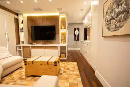 Apartamento à venda com 5 quartos, sendo 4 suítes,  em Parque Reboucas, São Paulo, SP