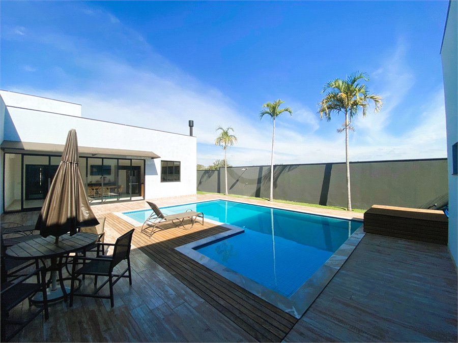 Casa à venda com 3 suítes no condomínio Saint Patrick, Sorocaba - SP