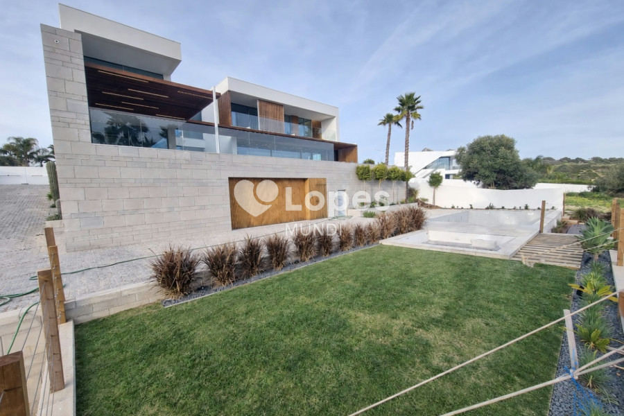 Casa com 4 quartos à venda em Lagos, Algarve, Portugal – Piscinas e jardim mediterrânico