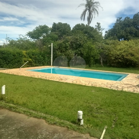 Casa à venda com 4 quartos, sendo 1 suíte,  no condomínio Village da Serra, Araçoiaba da Serra - SP