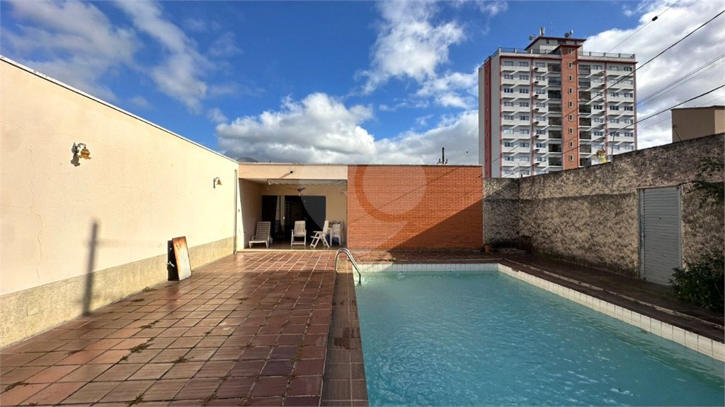 Casa à venda ou para alugar com 5 quartos, sendo 2 suítes, no Centro, Salto, SP