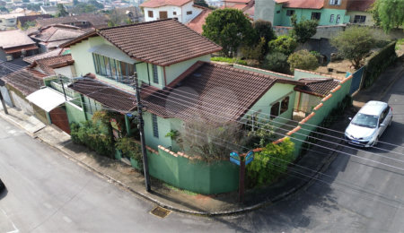 Casa à venda com 3 quartos, sendo 1 suíte,  no Centro, Extrema, MG
