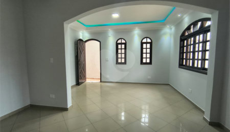 Sobrado à venda com 3 quartos, sendo 1 suíte,  em Jardim D'abril, Osasco, SP