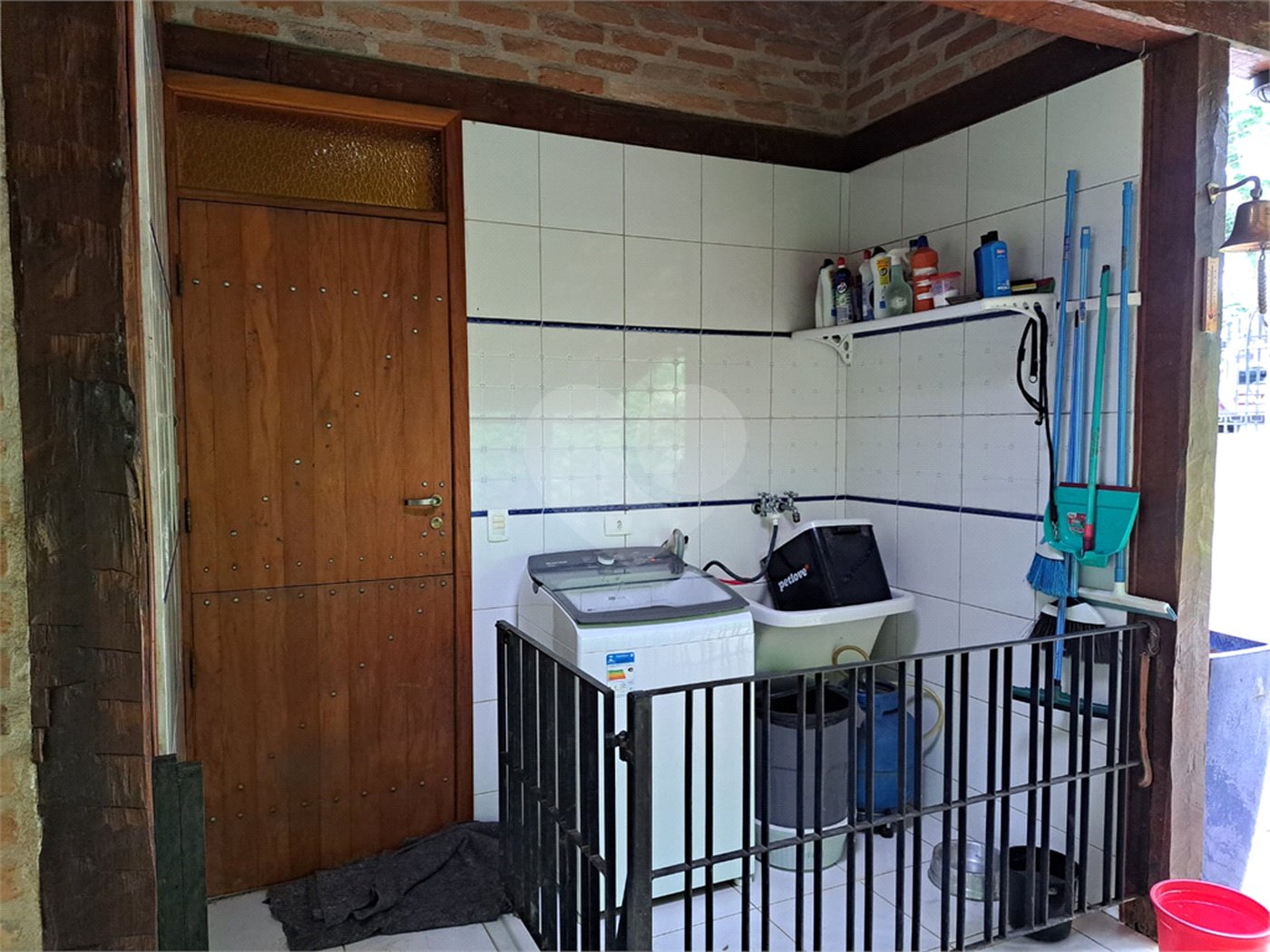 Casa à venda ou para alugar com 3 quartos, sendo 1 suíte,  no condomínio Parque Petrópolis 4 Secção, Mairiporã - SP