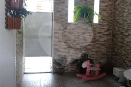 Casa à venda com 4 quartos, sendo 1 suíte, em Parque Santa Rosa, Suzano, SP
