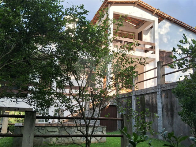 Casa à venda com 3 quartos, sendo 1 suíte,  no condomínio Alpes da Cantareira, Mairiporã - SP