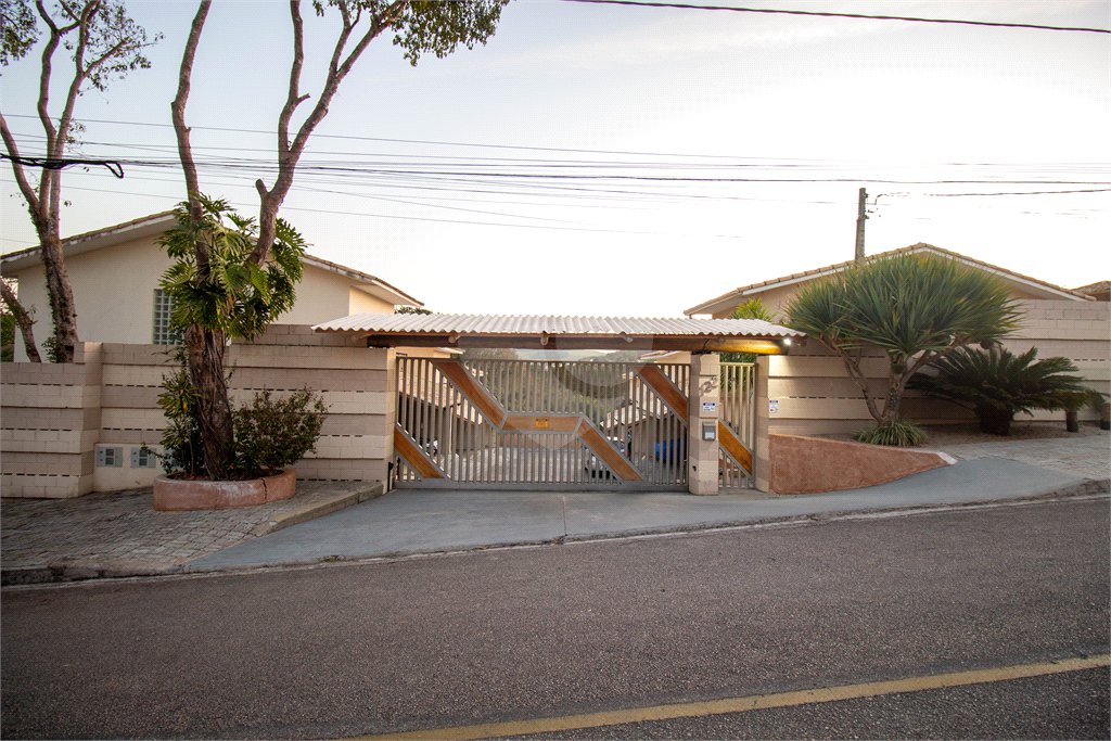 Casa à venda com 3 quartos, sendo 1 suíte, no condomínio Vilaregio, São Roque - SP
