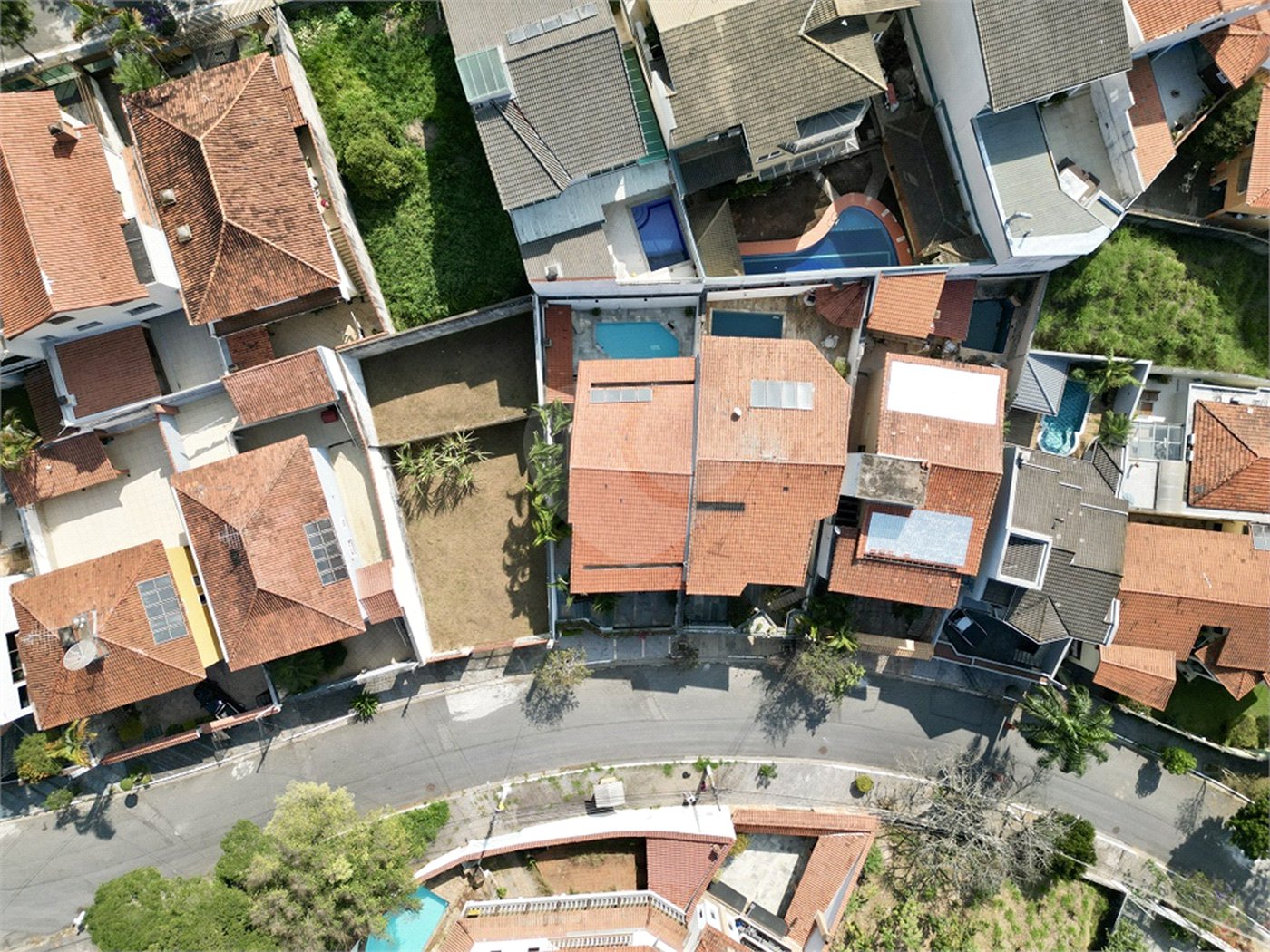 Sobrado à venda com 4 quartos, sendo 1 suíte, em Tremembé, São Paulo, SP