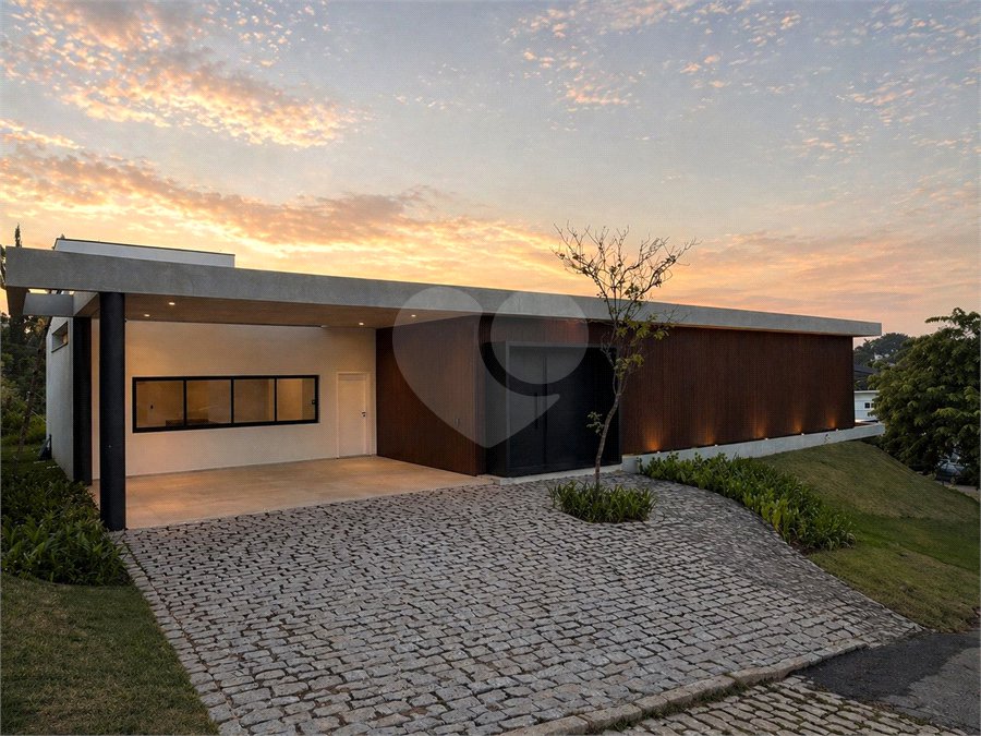 Casa à venda com 4 quartos, sendo 3 suítes, no condomínio Terras de Santa Teresa, Itupeva - SP