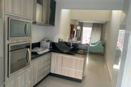 Linda casa Mobiliada e com piscina - Nova Cerejeiras - Atibaia