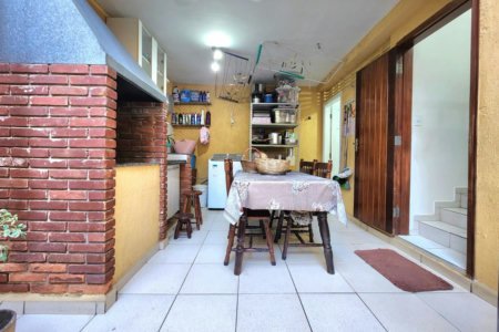 Casa próximo da praia com 3 dormitórios à venda, 128 m² por R$ 1.300.000 - Pompéia - Santos/SP