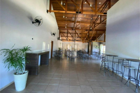Casa à venda com 4 quartos, sendo 2 suítes, no condomínio Terras de Santa Adélia, Vargem Grande Paulista - SP