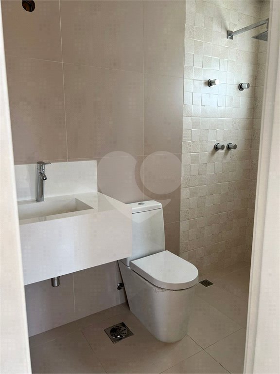 Casa à venda com 4 quartos, sendo 2 suítes, no condomínio Residencial Floresta, São Paulo - SP