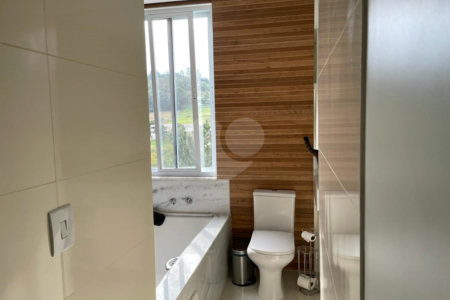 Casa à venda com 4 suítes em Suru, Santana de Parnaíba, SP