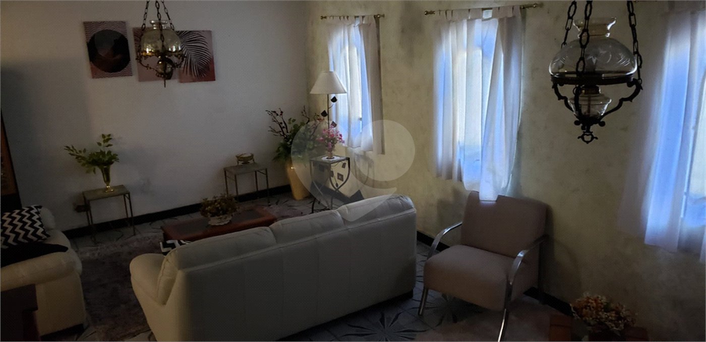 Sobrado à venda com 3 quartos, sendo 1 suíte, em Tremembé, São Paulo, SP