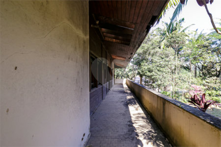 Casa à venda com 5 quartos, sendo 3 suítes, no condomínio Chácara Flora, São Paulo - SP