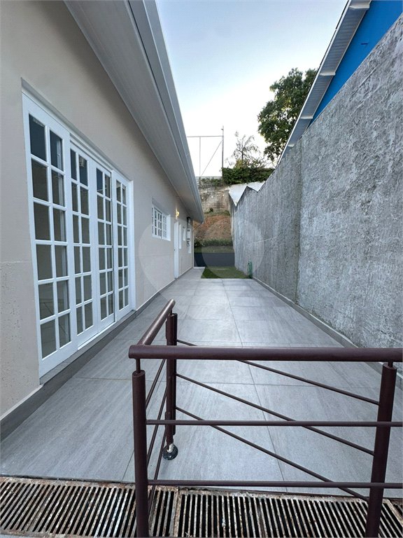 Casa à venda com 4 quartos, sendo 1 suíte,  no condomínio Jardim das Acácias, Cotia - SP