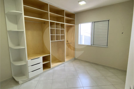 Casa à venda com 3 quartos, sendo 1 suíte, no condomínio Ana Carolina, São Paulo - SP