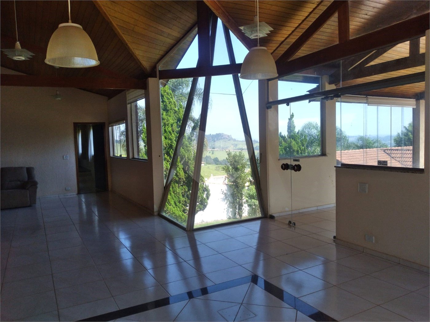 Chácara à venda com 4 quartos, sendo 2 suítes, em Loteamento Village de Atibaia, Atibaia, SP