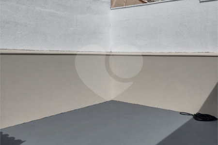 Casa Térrea com 3 dormitórios, sendo 1 suíte.