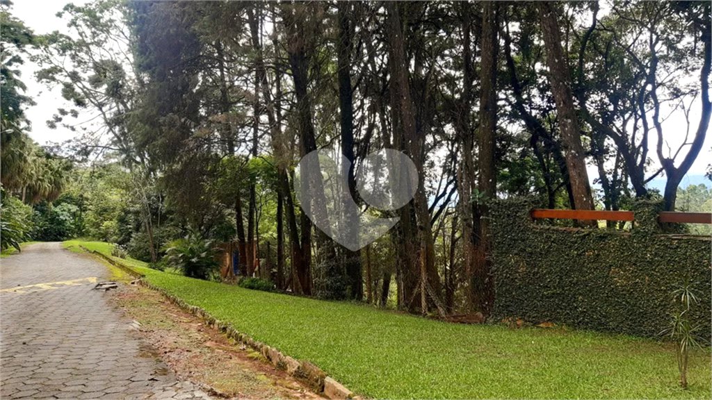 Casa à venda com 3 quartos, sendo 1 suíte, no condomínio Jardim da Monntanha II, Mairiporã - SP
