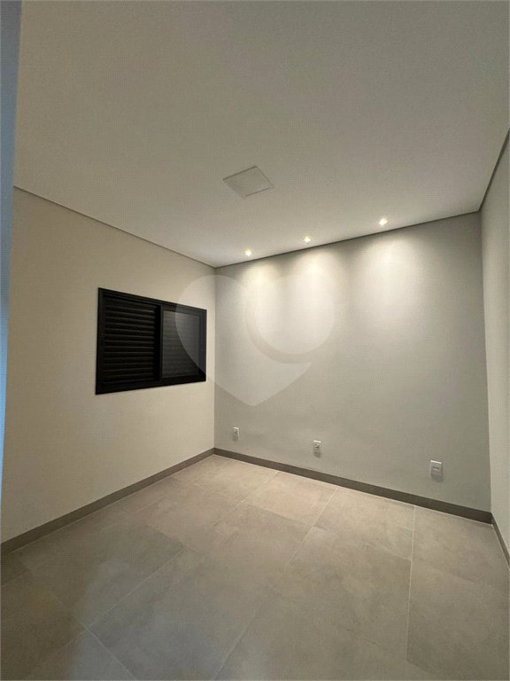 Casa à venda com 3 quartos, sendo 1 suíte, no condomínio Jd. Parque Alvorada, Araraquara - SP