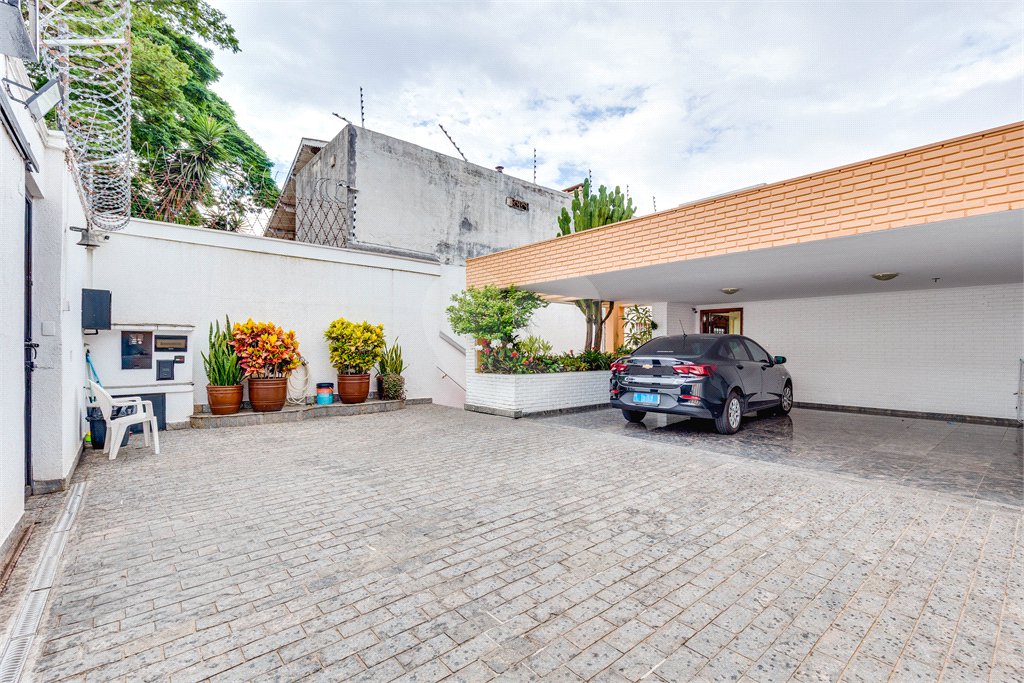 Casa à venda com 4 quartos, sendo 1 suíte, em Brooklin Paulista, São Paulo, SP