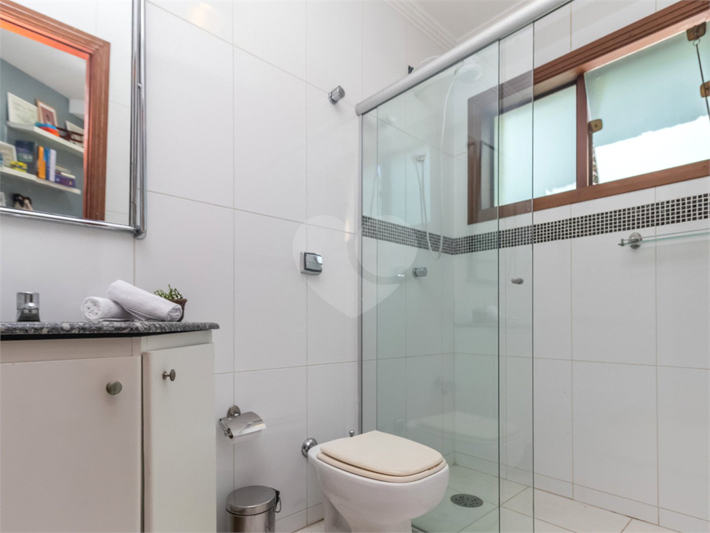 Casa à venda com 4 quartos, sendo 2 suítes, em Jardim Marajoara, São Paulo, SP