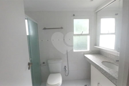Apartamento à venda com 3 quartos, sendo 1 suíte,  em Vila Andrade, São Paulo, SP
