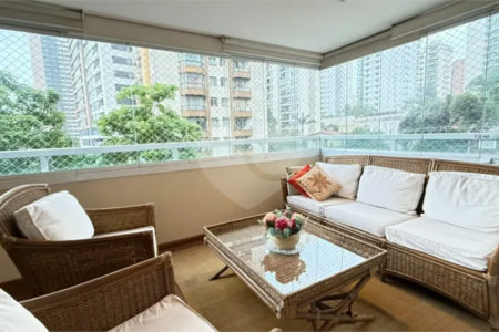 Apartamento à venda com 4 quartos, sendo 3 suítes,  em Campo Belo, São Paulo, SP