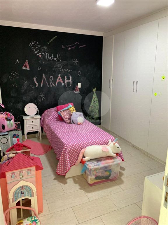 Sobrado à venda com 3 suítes em Vila Nivi, São Paulo, SP
