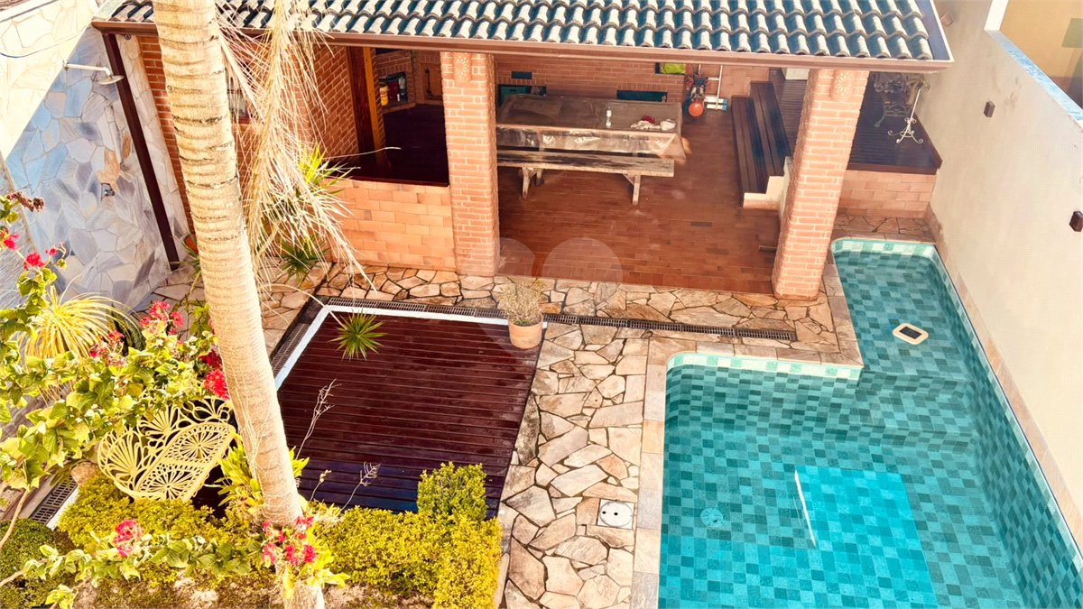 Sobrado à venda com 3 quartos, sendo 1 suíte, em Chácara Recanto Verde, Cotia, SP