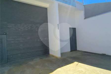 Imóvel disponível para venda com excelente localização e grande potencia, tambèm gerando uma renda passiva todos meses com contrato de aluguel ativo. Salão Comercial Perfeito para quem busca conforto, praticidade e um ótimo investimento