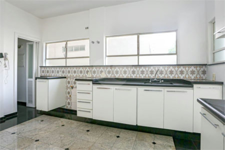 Apartamento na Bela Vista com 228m² 3 dormitorios Aceita e estuda Permuta.