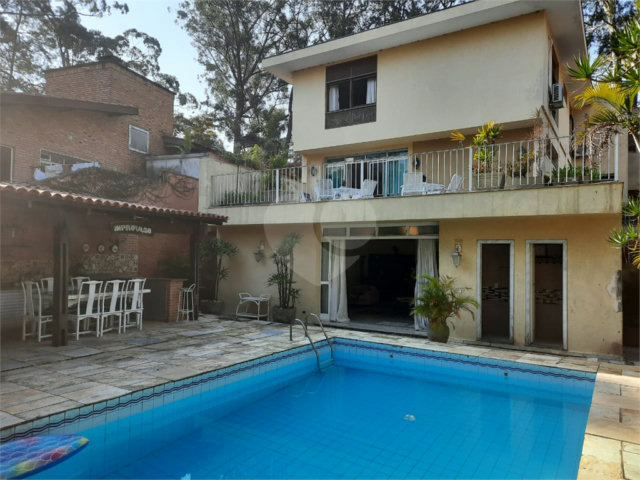 Sobrado à venda com 5 quartos, sendo 3 suítes,  em Jardim Marajoara, São Paulo, SP