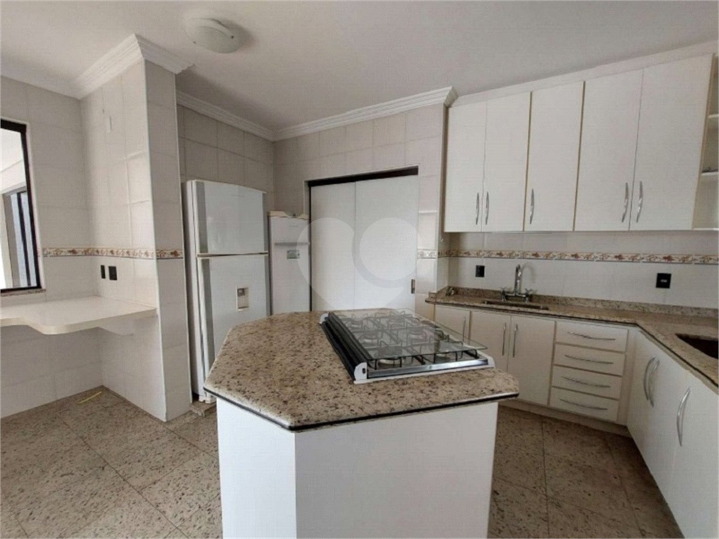 Casa à venda com 4 suítes no condomínio Reserva Colonial, Valinhos - SP