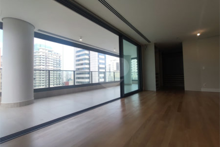 Cobertura à venda com 3 suítes em Vila Nova Conceição, São Paulo, SP