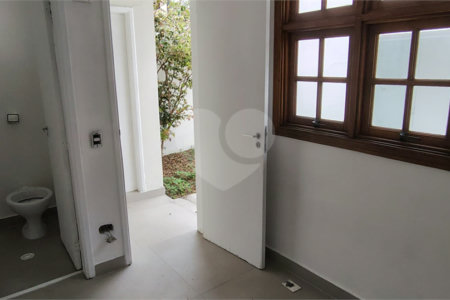 Casa de Vila à venda com 3 quartos, sendo 2 suítes, em Santo Amaro, São Paulo, SP