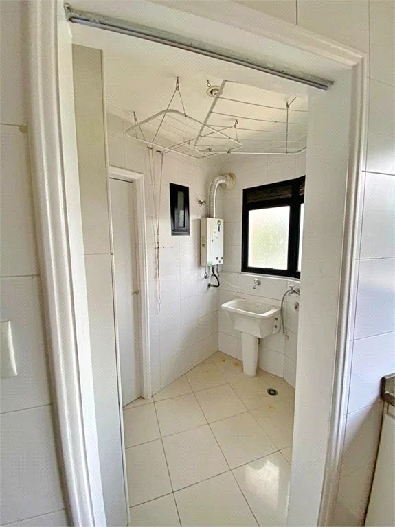 Apartamento à venda com 3 quartos, sendo 1 suíte,  em Vila Andrade, São Paulo, SP