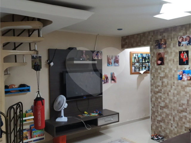 Sobrado à venda com 3 quartos, sendo 1 suíte,  em Cidade Tiradentes, São Paulo, SP