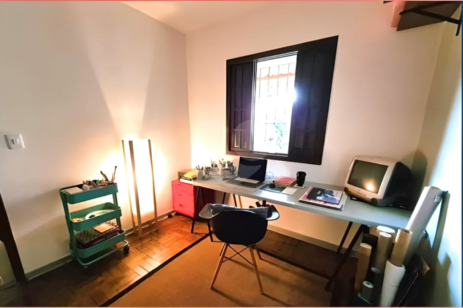 Casa à venda com 4 quartos, sendo 1 suíte, em Vila Sônia, São Paulo, SP